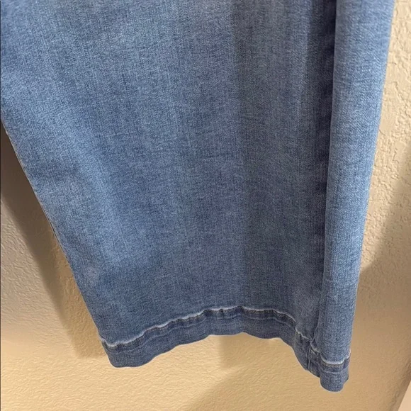Torrid Ladies ankle wide leg Blue Jeans - Picture 4 of 10